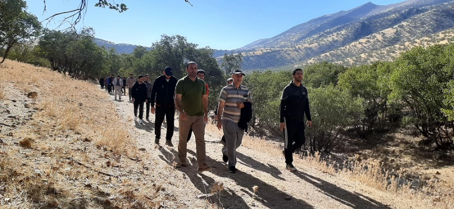 همایش کوهپیمایی پیاده روی به منطقه توریستی و حفاظتی محیط زیستی غار کلدر سفید کوه خرم آباد 2