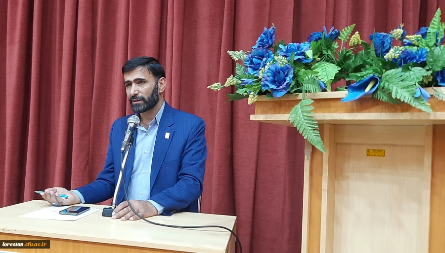 تقویت ارتباطات بین دانشجویان ضروری است 2