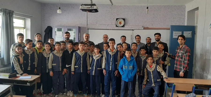 بازدید سرپرست دانشگاه فرهنگیان لرستان از مدارس مجری کارورزی الیگودرز  4