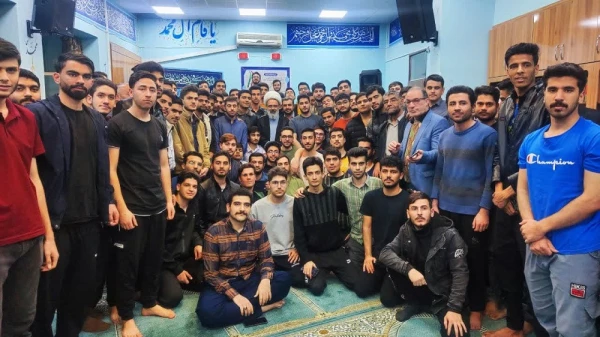 
نشست صمیمی دانشجویی با محوریت جوان مهدوی 
 2