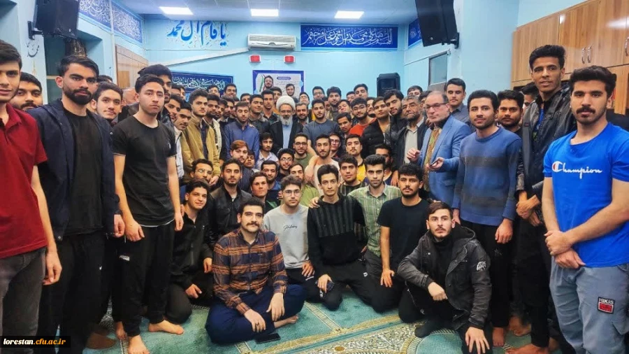 
نشست صمیمی دانشجویی با محوریت جوان مهدوی 
 2