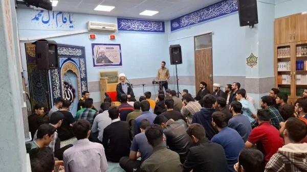 
نشست صمیمی دانشجویی با محوریت جوان مهدوی 
 2