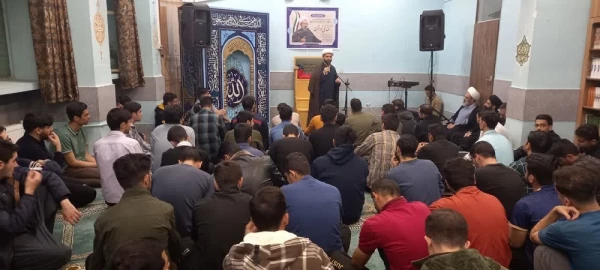 
نشست صمیمی دانشجویی با محوریت جوان مهدوی 
 3