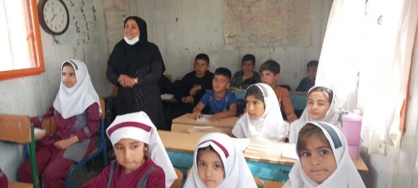 بازدید مسئولین دانشگاه فرهنگیان لرستان از مدارس چندپایه روستایی خرم آباد 3