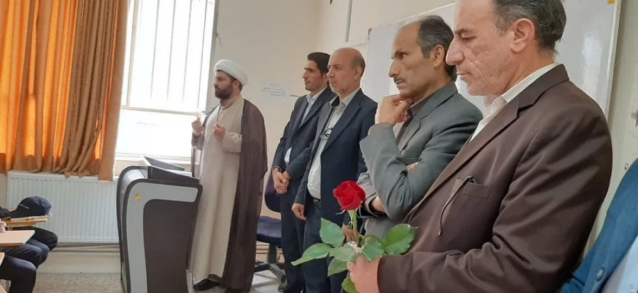 دیدار صمیمی مسئولان دانشگاه فرهنگیان لرستان با اساتید،کارکنان و دانشجویان به مناسبت روز معلم 4