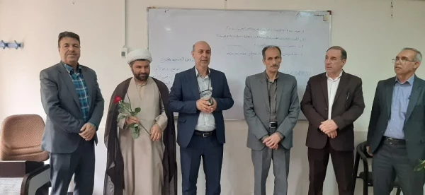 دیدار صمیمی مسئولان دانشگاه فرهنگیان لرستان با اساتید،کارکنان و دانشجویان به مناسبت روز معلم 12