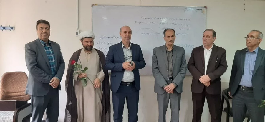 دیدار صمیمی مسئولان دانشگاه فرهنگیان لرستان با اساتید،کارکنان و دانشجویان به مناسبت روز معلم 12