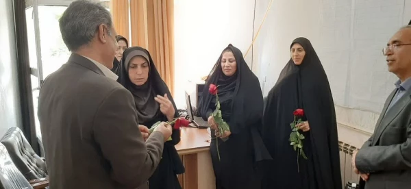 دیدار صمیمی مسئولان دانشگاه فرهنگیان لرستان با اساتید،کارکنان و دانشجویان به مناسبت روز معلم 18