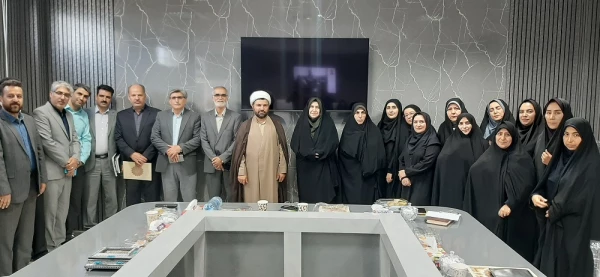 نشست هم اندیشی اساتید و کارکنان مرکز زینب کبری(س) با سرپرست دانشگاه فرهنگیان لرستان  5