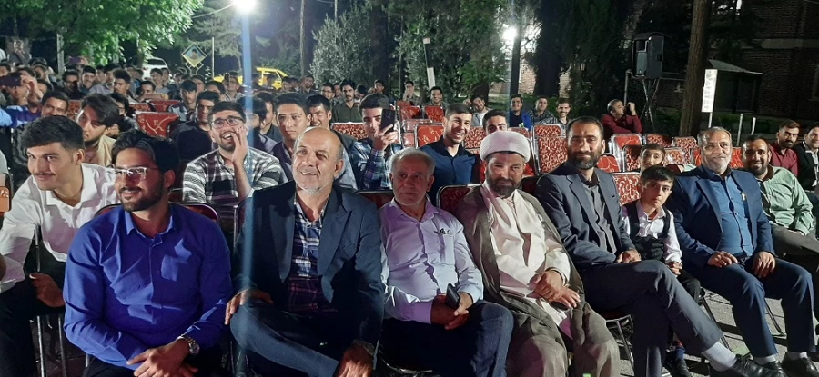 به مناسبت دهه کرامت برگزار شد:
برگزاری جشن دانشجویی دهه کرامت در پردیس آیت اله کمالوند با حضور مسئولان و استقبال پرشور دانشجویان
 9