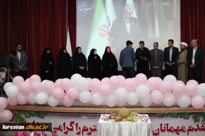 با حضور مسئولان، خانواده های شهدا و جمعی از نودانشجویان دختر و پسر برگزار شد:

آیین استقبال از نودانشجومعلمان ورودی ۱۴۰۴ در دانشگاه فرهنگیان لرستان 