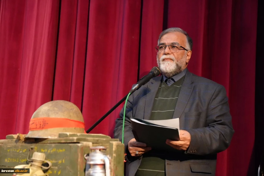 معلمانی که از شهدا الگو بگیرند، جامعه ای با کرامت می سازند 2