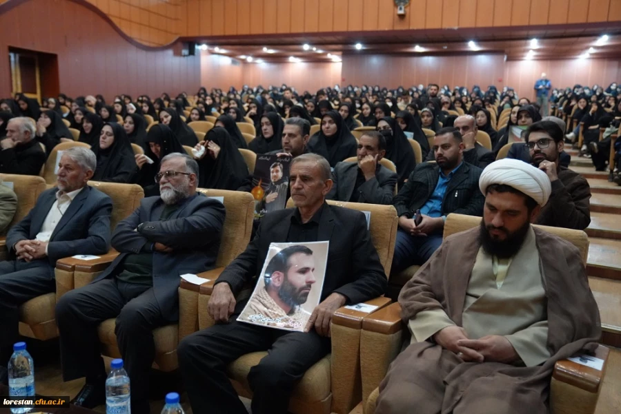 معلمانی که از شهدا الگو بگیرند، جامعه ای با کرامت می سازند 2