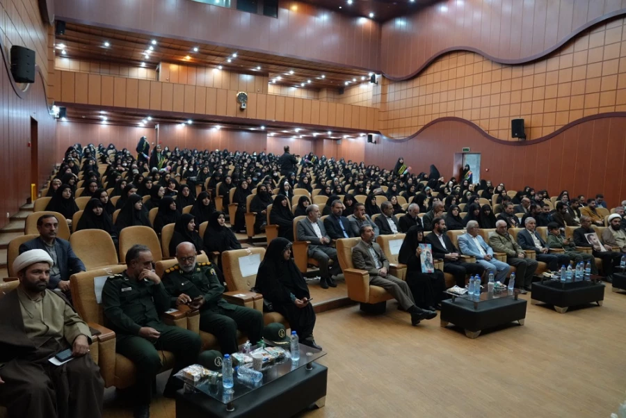 معلمانی که از شهدا الگو بگیرند، جامعه ای با کرامت می سازند 2