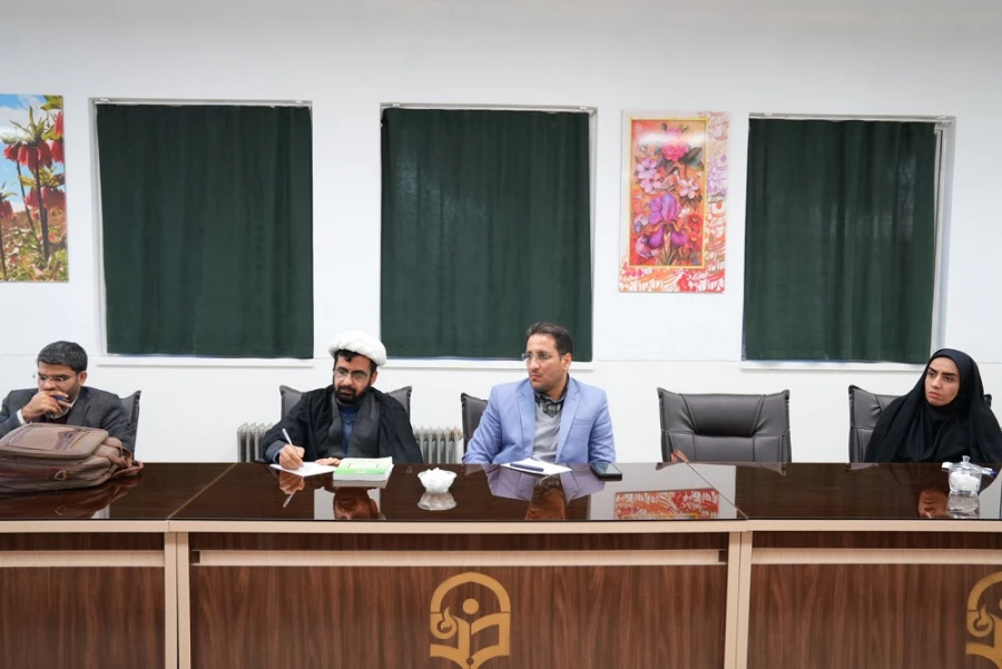 نشست صمیمی اعضای هیئت علمی مرکز شهید میرشاکی الیگودرز با مسئولان استانی دانشگاه فرهنگیان لرستان 6