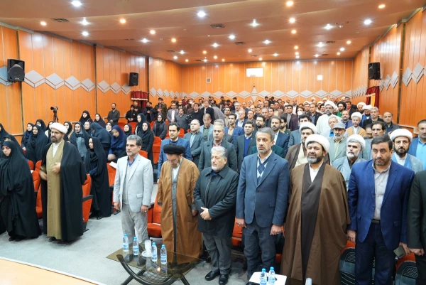 نشست وحدت حوزه و دانشگاه با حضور نماینده ولی فقیه در لرستان و رئیس دانشگاه آزاد اسلامی کشور در دانشگاه فرهنگیان لرستان برگزار شد 2