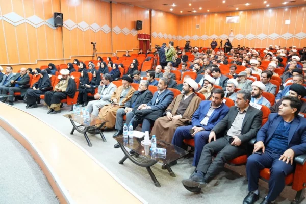 نشست وحدت حوزه و دانشگاه با حضور نماینده ولی فقیه در لرستان و رئیس دانشگاه آزاد اسلامی کشور در دانشگاه فرهنگیان لرستان برگزار شد 2