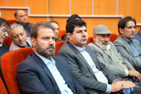 نشست وحدت حوزه و دانشگاه با حضور نماینده ولی فقیه در لرستان و رئیس دانشگاه آزاد اسلامی کشور در دانشگاه فرهنگیان لرستان برگزار شد 5