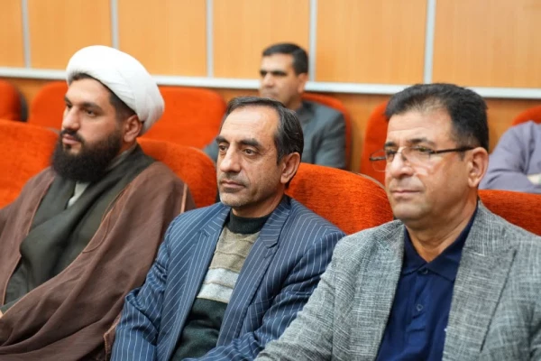 نشست وحدت حوزه و دانشگاه با حضور نماینده ولی فقیه در لرستان و رئیس دانشگاه آزاد اسلامی کشور در دانشگاه فرهنگیان لرستان برگزار شد 2