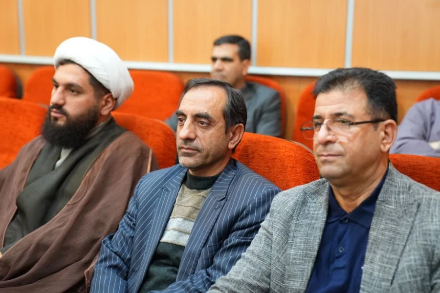 نشست وحدت حوزه و دانشگاه با حضور نماینده ولی فقیه در لرستان و رئیس دانشگاه آزاد اسلامی کشور در دانشگاه فرهنگیان لرستان برگزار شد 2