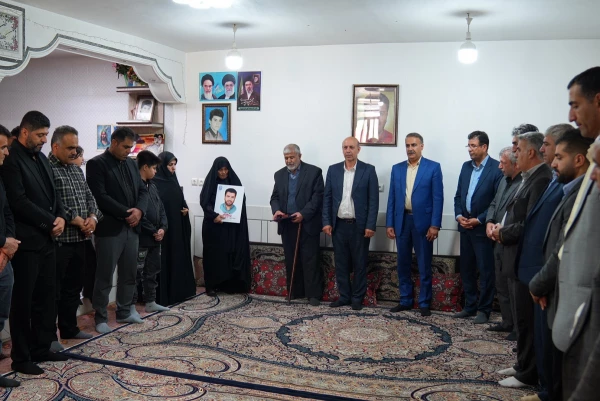 دیدار مسئولان دانشگاه فرهنگیان لرستان با خانواده شهید دکتر رضا جمشیدی 2