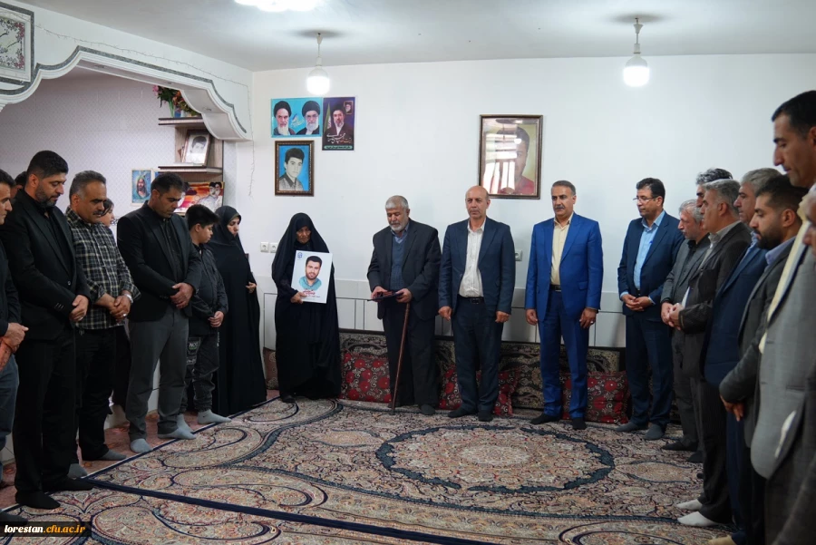 دیدار مسئولان دانشگاه فرهنگیان لرستان با خانواده شهید دکتر رضا جمشیدی 2