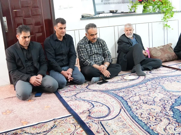 دیدار مسئولان دانشگاه فرهنگیان لرستان با خانواده شهید دکتر رضا جمشیدی 3