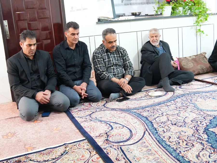 دیدار مسئولان دانشگاه فرهنگیان لرستان با خانواده شهید دکتر رضا جمشیدی 3