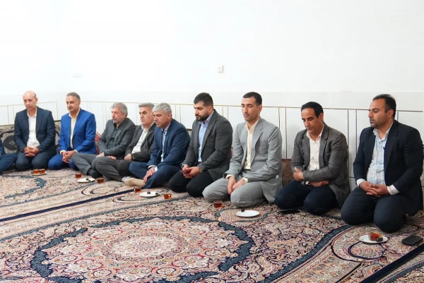 دیدار مسئولان دانشگاه فرهنگیان لرستان با خانواده شهید دکتر رضا جمشیدی 4