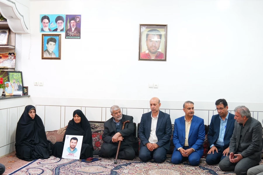 دیدار مسئولان دانشگاه فرهنگیان لرستان با خانواده شهید دکتر رضا جمشیدی 7