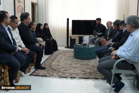 در راستای ترویج فرهنگ ایثار و شهادت برگزار شد:

دیدار مسئولین دانشگاه فرهنگیان لرستان با خانواده معزز شهید باغبان و عزیزی