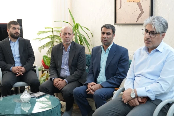دیدار مسئولین دانشگاه فرهنگیان لرستان با خانواده معزز شهید باغبان و عزیزی 3