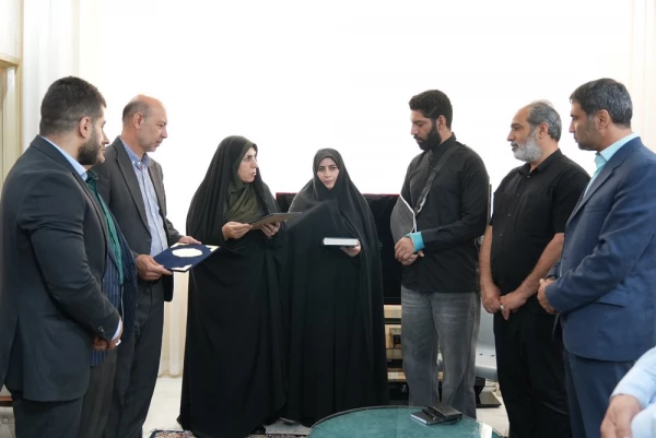 دیدار مسئولین دانشگاه فرهنگیان لرستان با خانواده معزز شهید باغبان و عزیزی 7