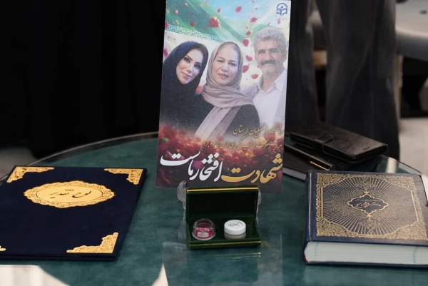 دیدار مسئولین دانشگاه فرهنگیان لرستان با خانواده معزز شهید باغبان و عزیزی 9